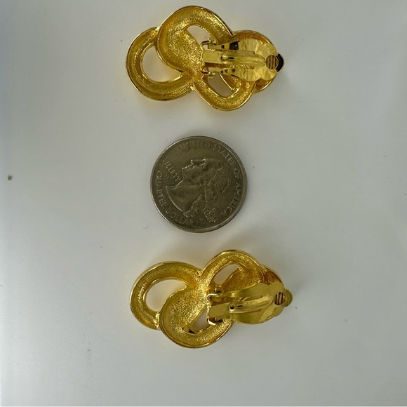 Vintage 2.5” Chunky Gold-Tone Sculptural Clip Earrings - Picture 6 of 6